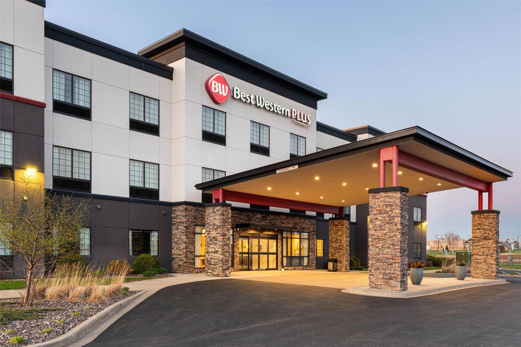 Best Western Plus New Richmond Inn & Suites Екстериор снимка